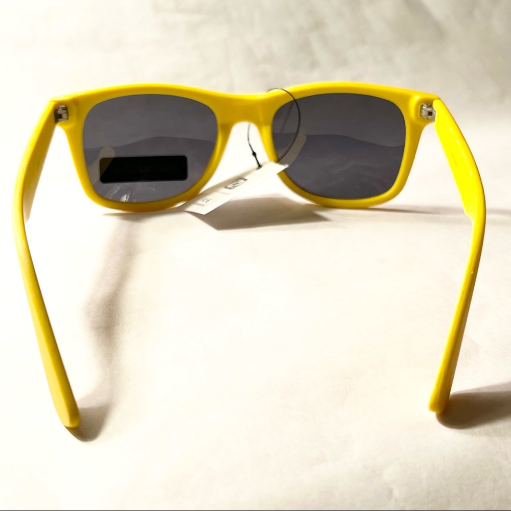 Unbranded Wayfarer Style Polarized UVA/UVB Sunglasses Yellow - Picture 10 of 10